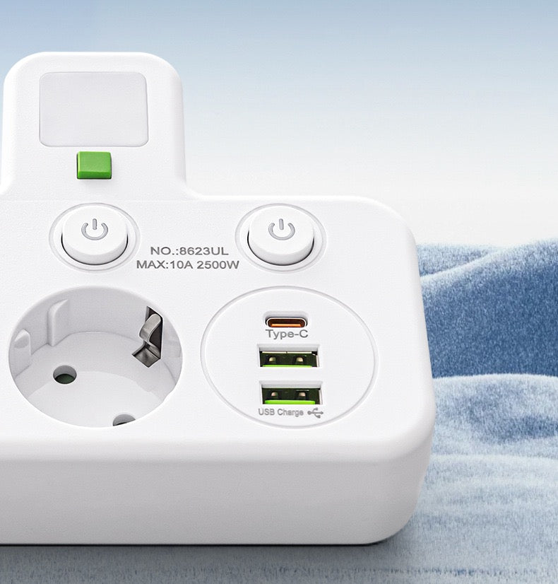 带触摸夜灯的插头适配器，带 1个 Type-C 接口和 2 个 USB 接口，欧标电源插座墙插，适用于旅行，家庭、办公室（白色）